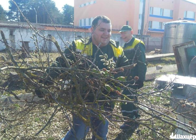 Субботники шагают по району: присоединился Слуцкий сыродельный комбинат