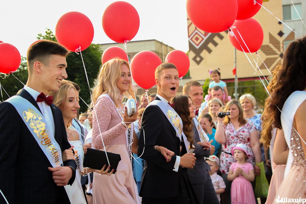 Выпускной бал-2019 в Солигорске: большой фоторепортаж