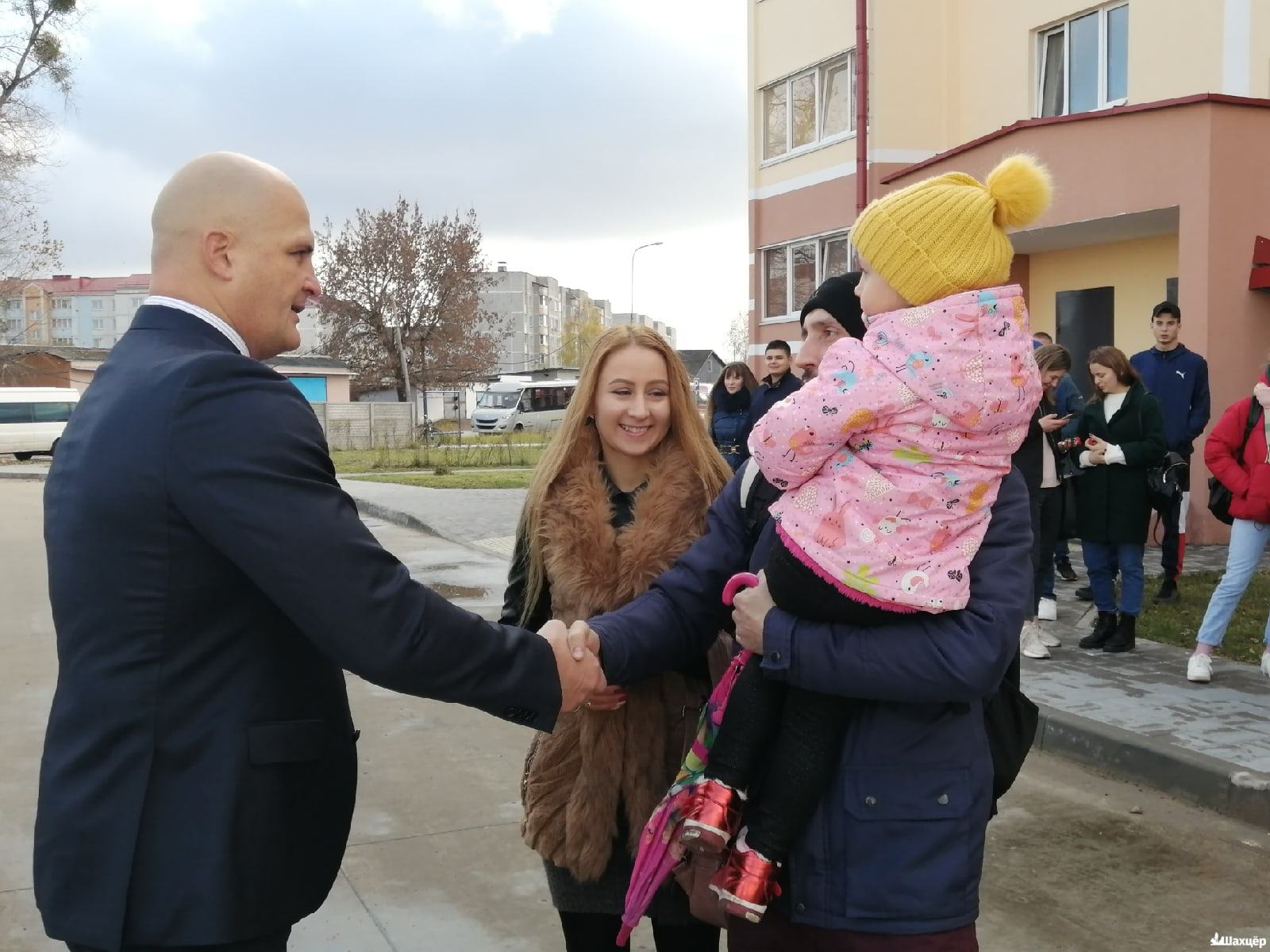 Знакомства, Петриков девушки ищут парня