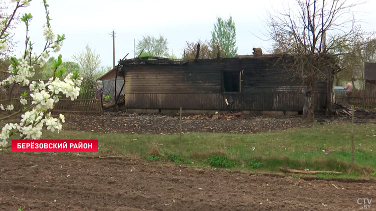 В Кутузово сгорел дом из-за того,что хозяева слишком поздно позвонили в МЧС | АиФ Псков