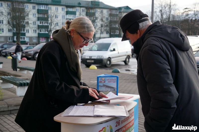 Сбор подписей за кандидатов в Президенты Республики Беларусь в Солигорске продолжается