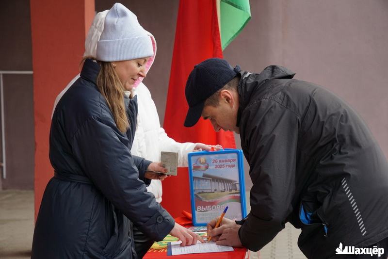 В Солигорске продолжается сбор подписей в поддержку потенциальных кандидатов в Президенты Республики Беларусь